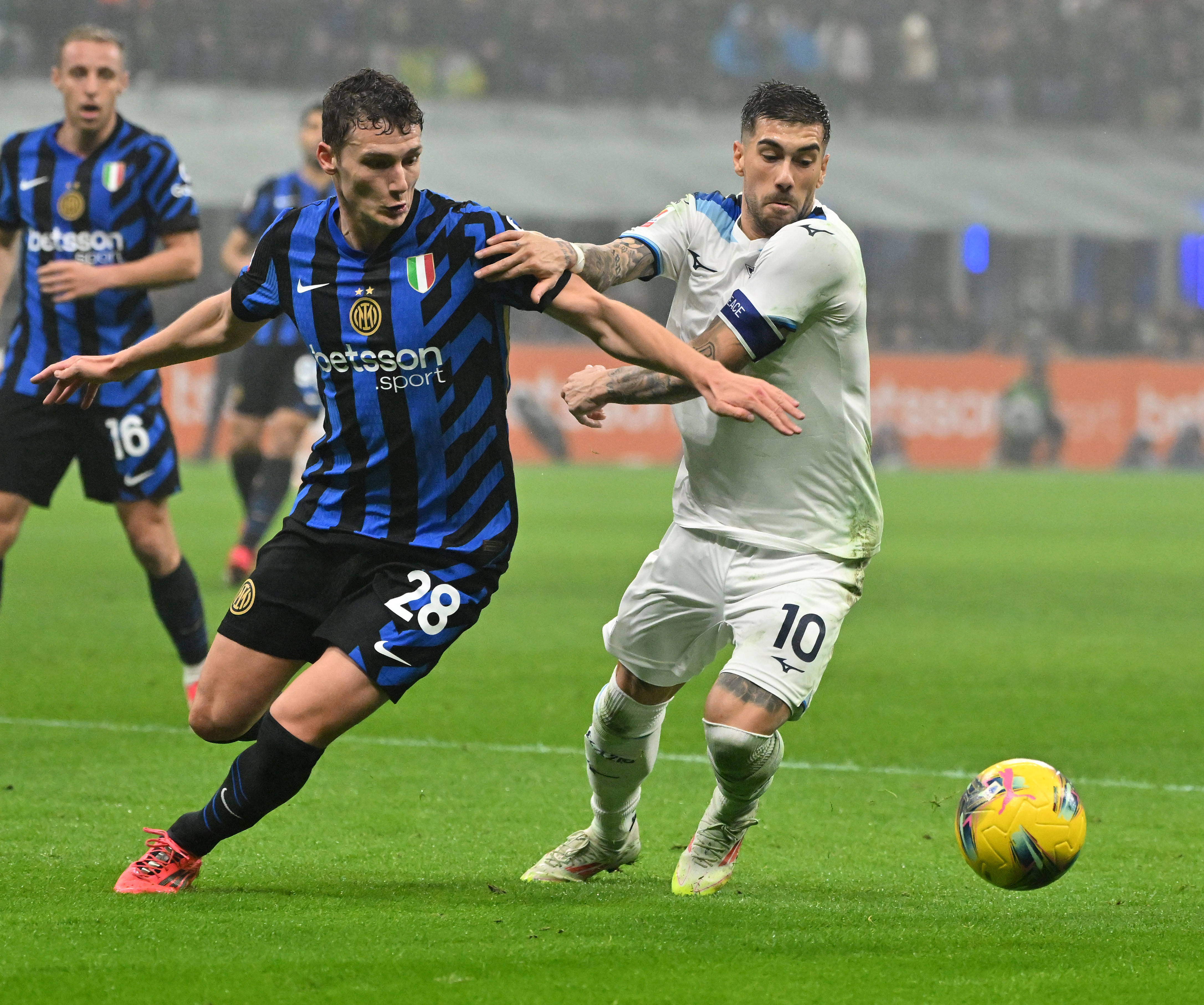 开云体育官网-意大利足球赛场上发生一起风波的简单介绍