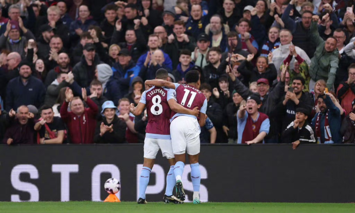 关于球场上掀起一场精彩的角逐，引发无数讨论的信息