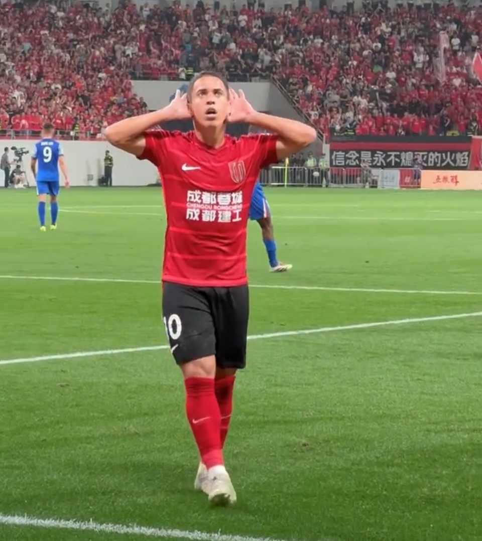 红牌惩罚让球队面临困境却无法战胜