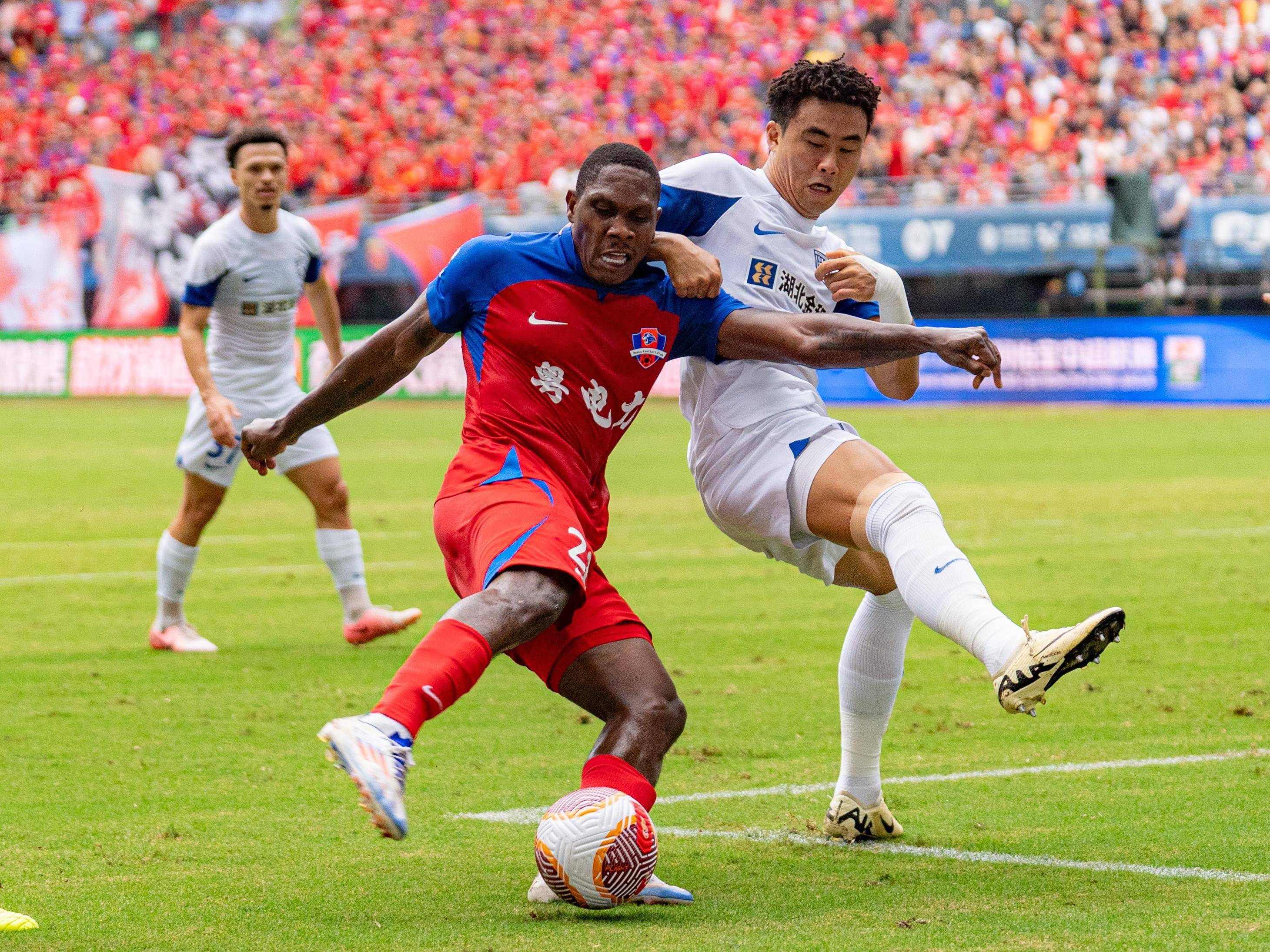 开云体育网页版入口-中超球员表现抢眼，赢得球迷掌声