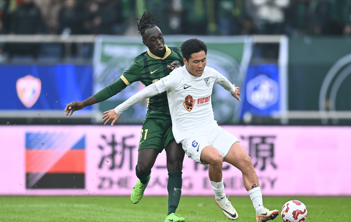 精彩进球回放，球迷热议比赛亮点