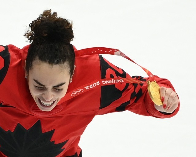 加拿大女子曲棍球队成功卫冕，成为焦点