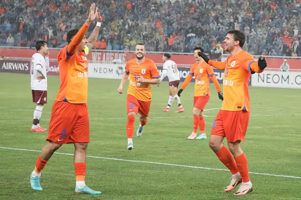 亚冠联赛中球队在激烈较量后获得胜利晋级的简单介绍