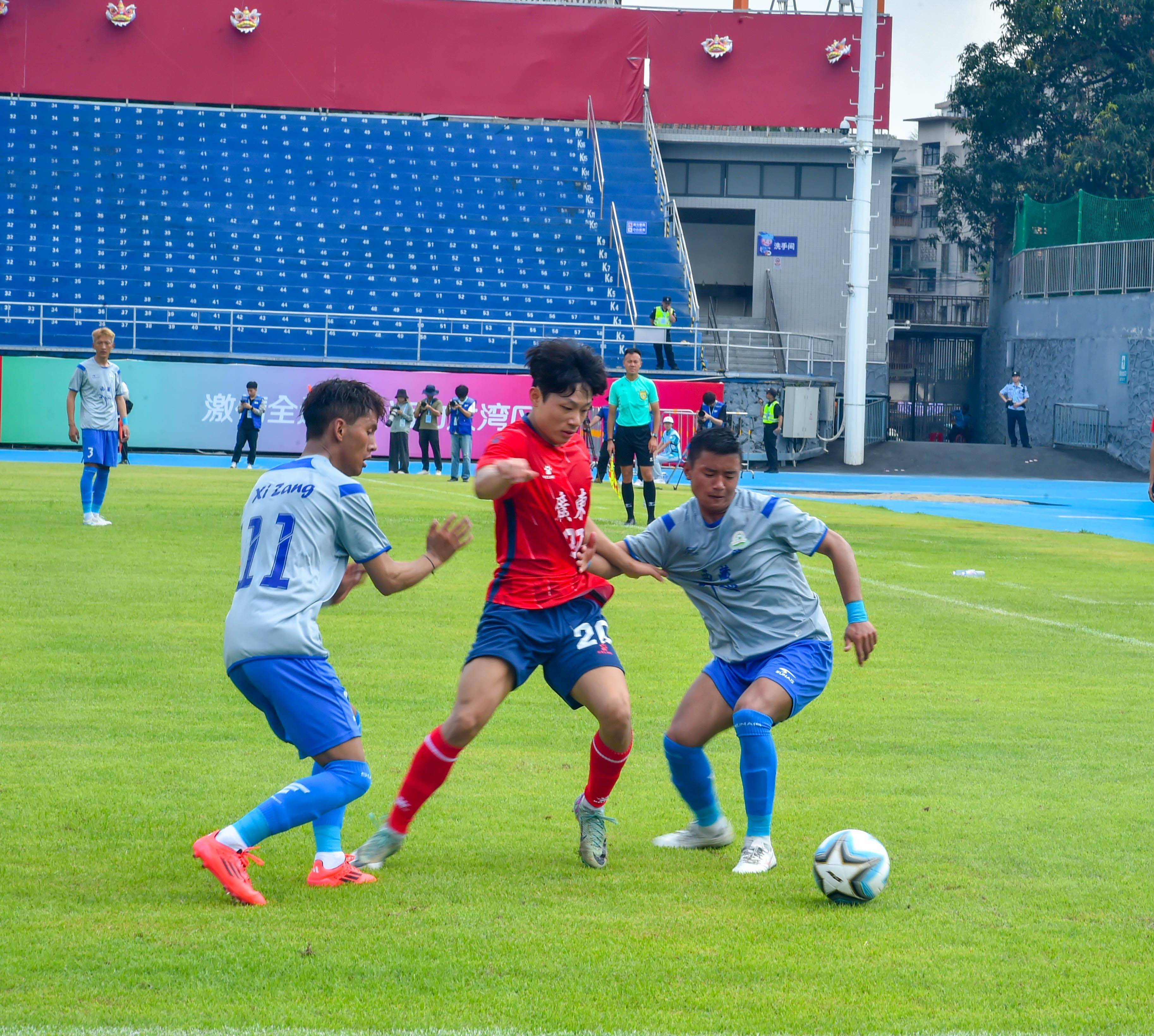 关于广东队主帅获赞扬，球队士气高涨的信息