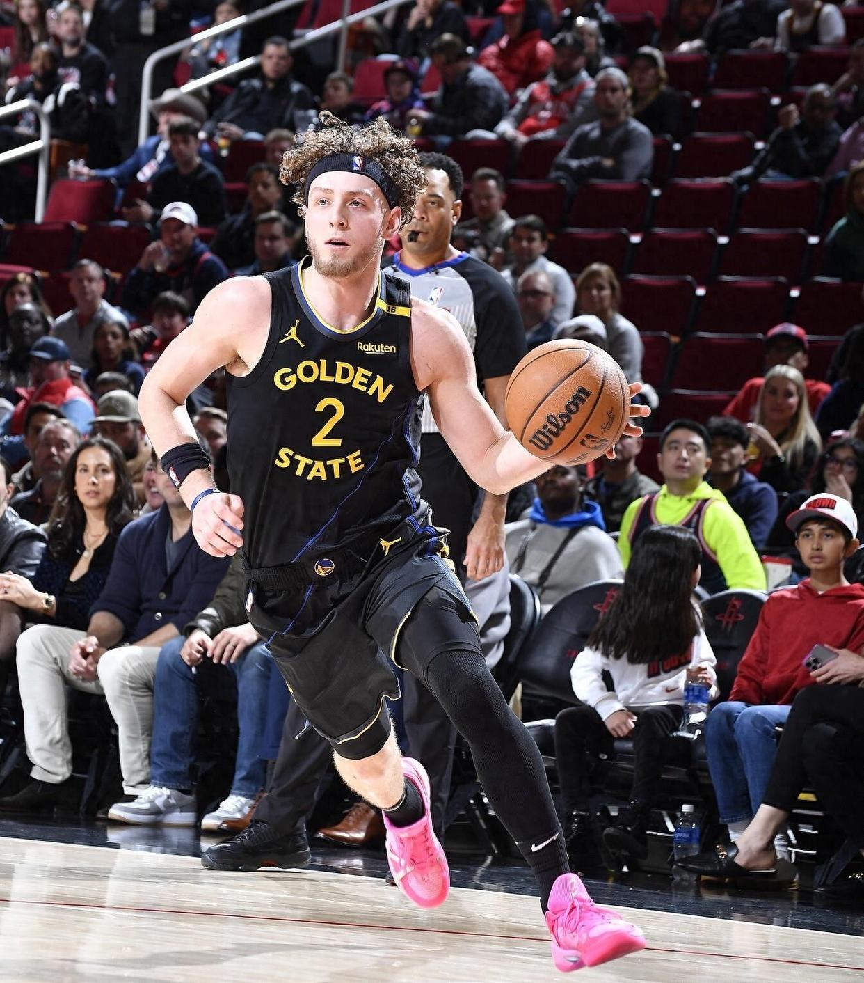 豪威·伍兹带领球队击败湖人