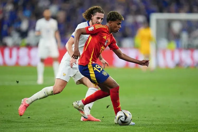 波兰战胜乌克兰，实现大逆转，成功晋级淘汰赛