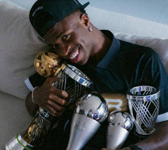 开云体育网页版入口-运动员表现出色，荣获最佳球员奖的简单介绍