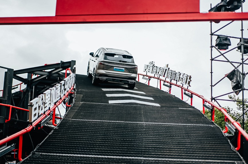 阿联酋球队挑战高难度，披荆斩棘激战晋级的简单介绍