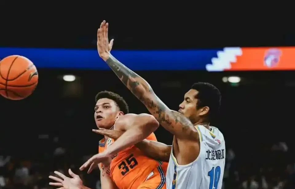 开云体育app-主教练战术变阵，球队成功适应对手