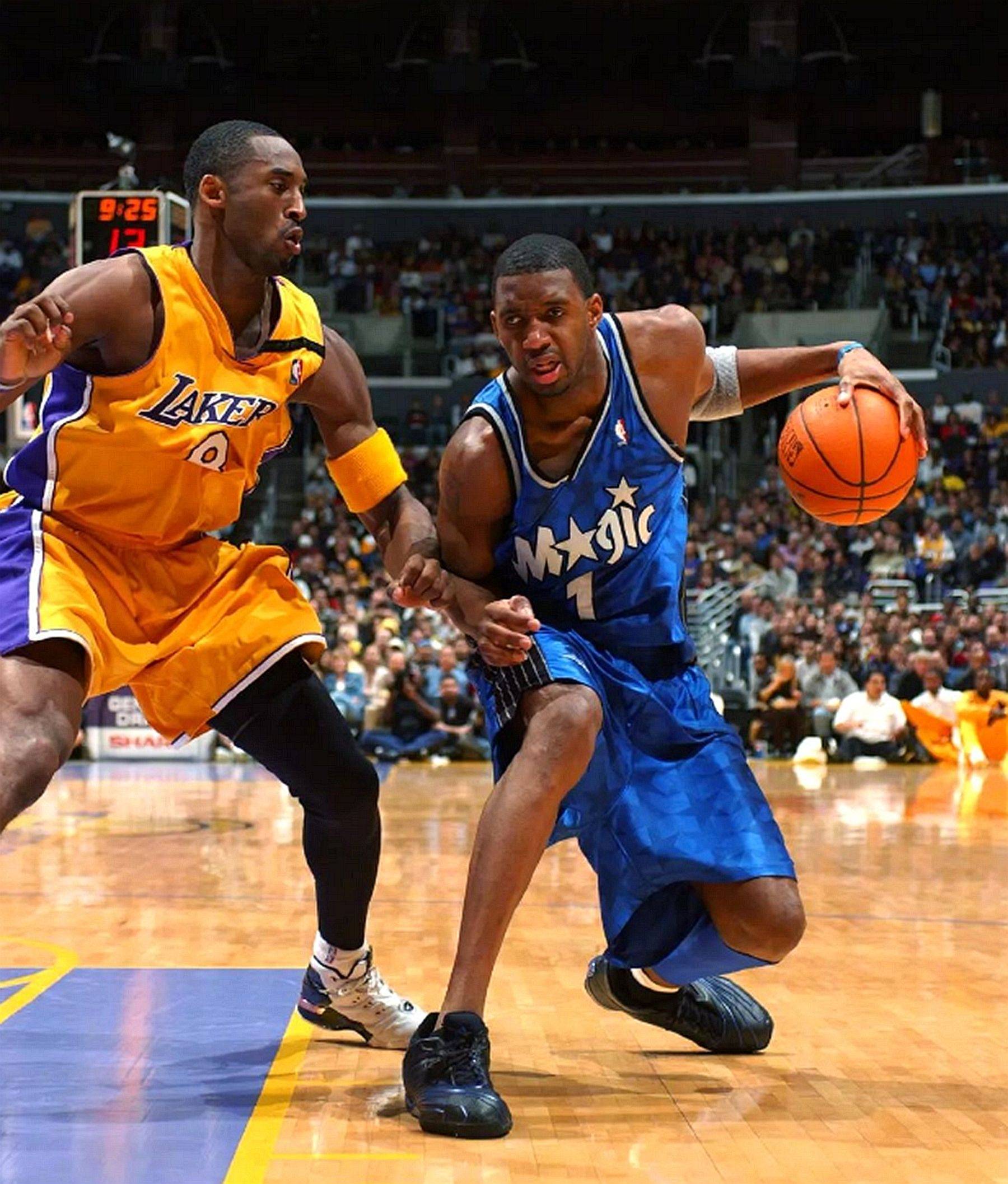 开云体育-篮球比赛场上奇迹发生，球员技术高超