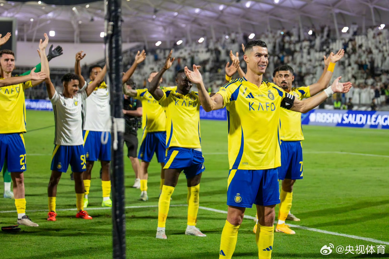 包含瓦伦西亚争取胜利，迎来联赛连胜的词条