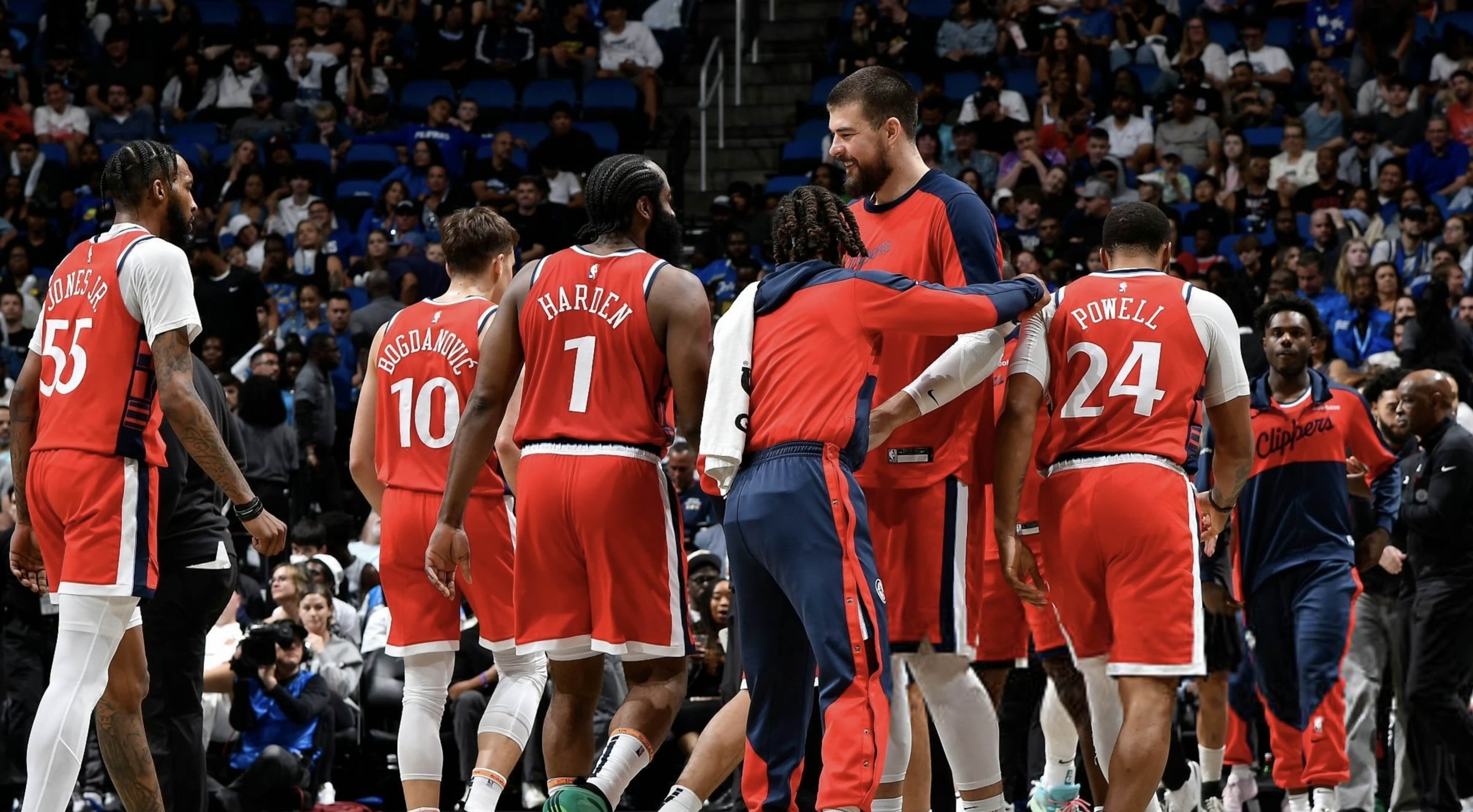 开云体育入口-快船后卫受伤退场，球队陷入困境