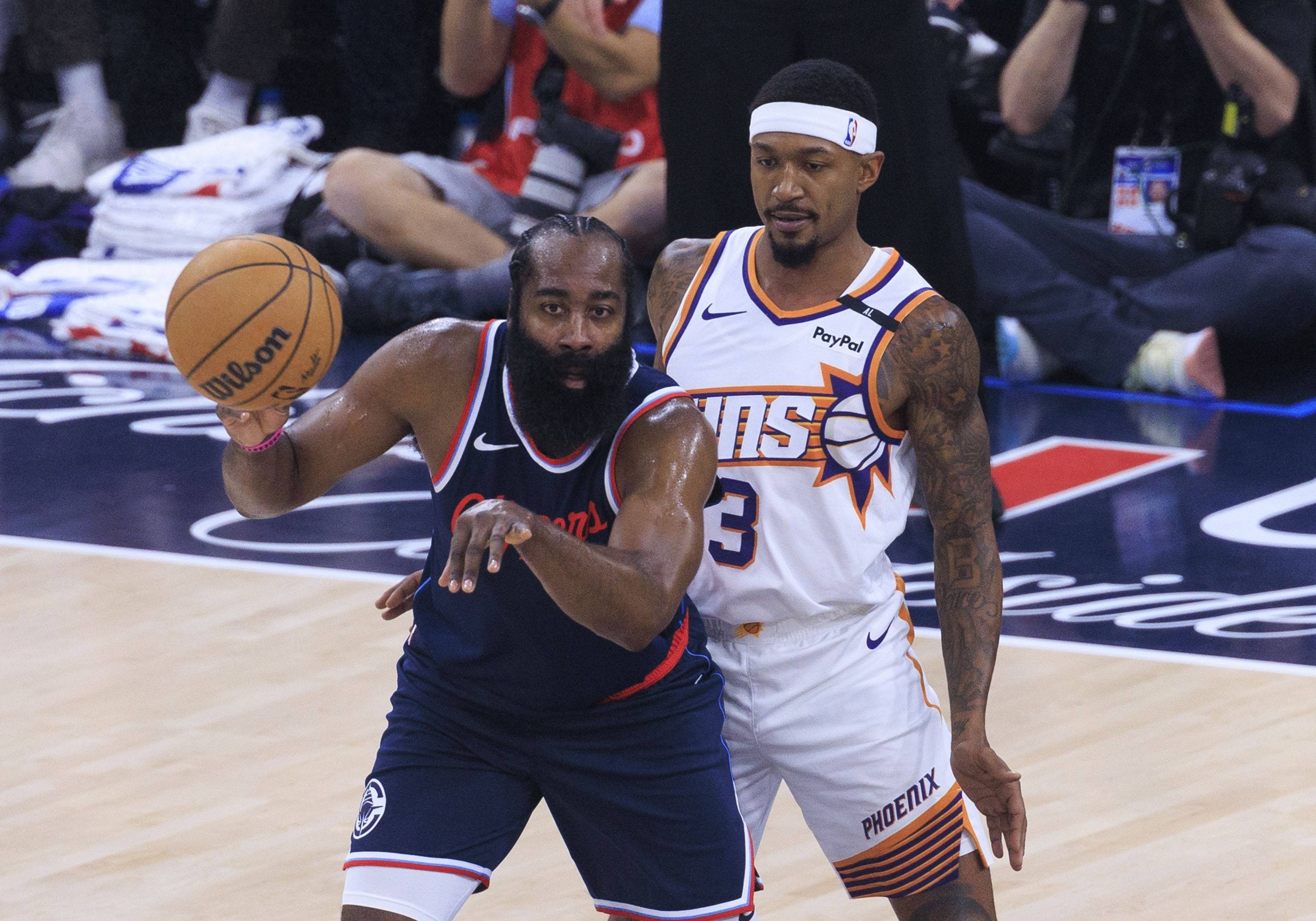 快船后卫受伤退场，球队陷入困境