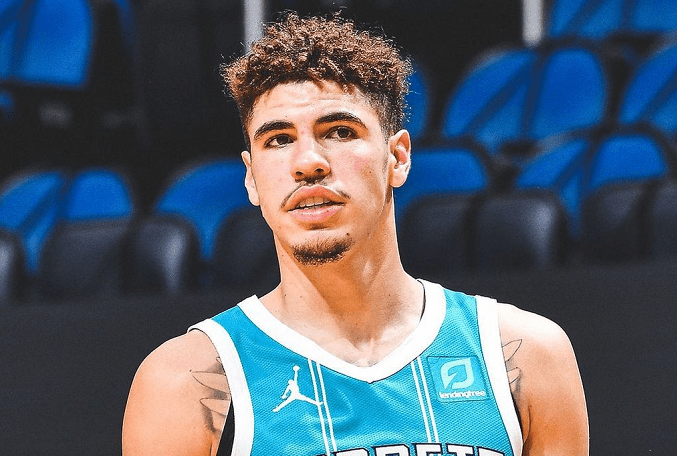 开云体育亚洲官网-无名球队摘得大陆足球比赛冠军，勇气可嘉