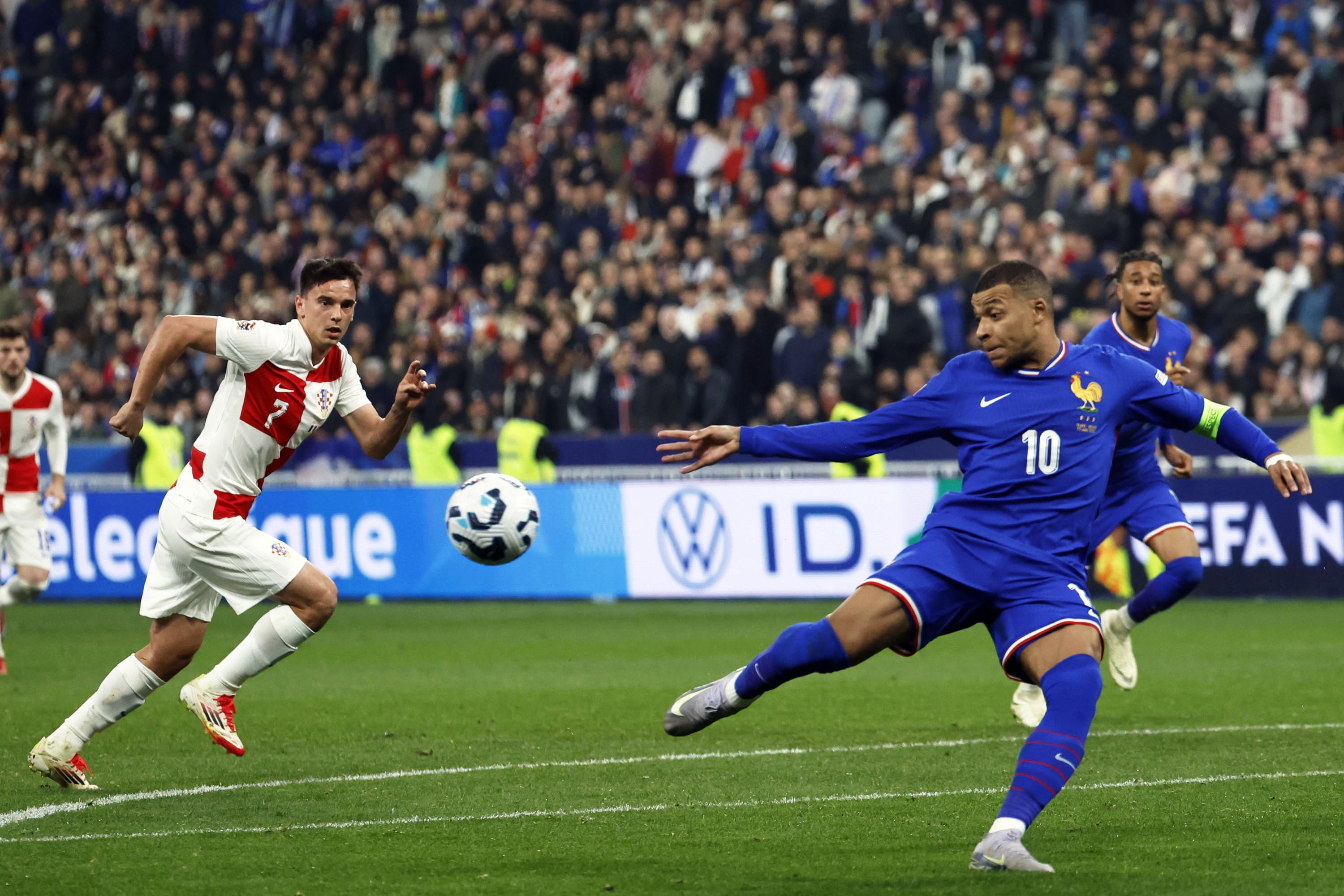 意大利法国在欧国联预选赛中争夺胜利的简单介绍