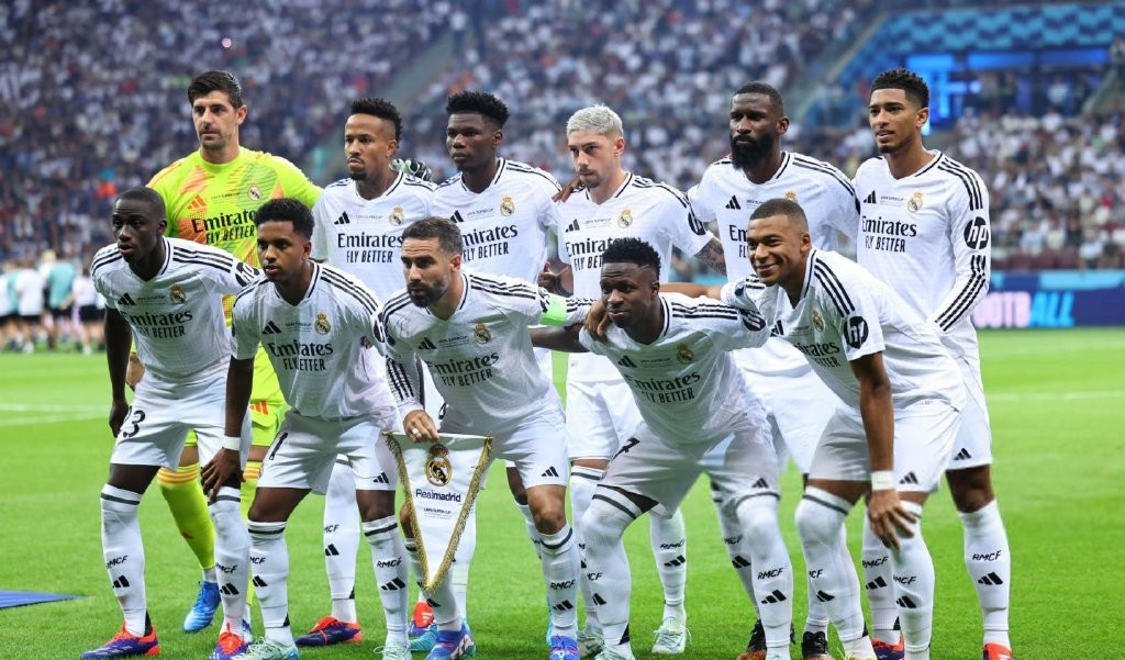 包含阿贾克斯胜皇马，晋级前景良好的词条