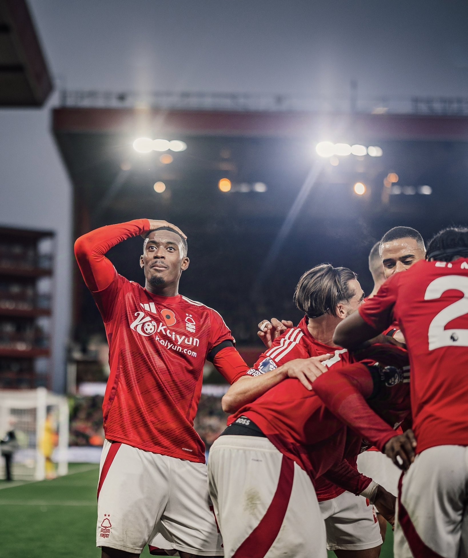 包含利物浦后防线不稳，球队输球屡见不鲜的词条