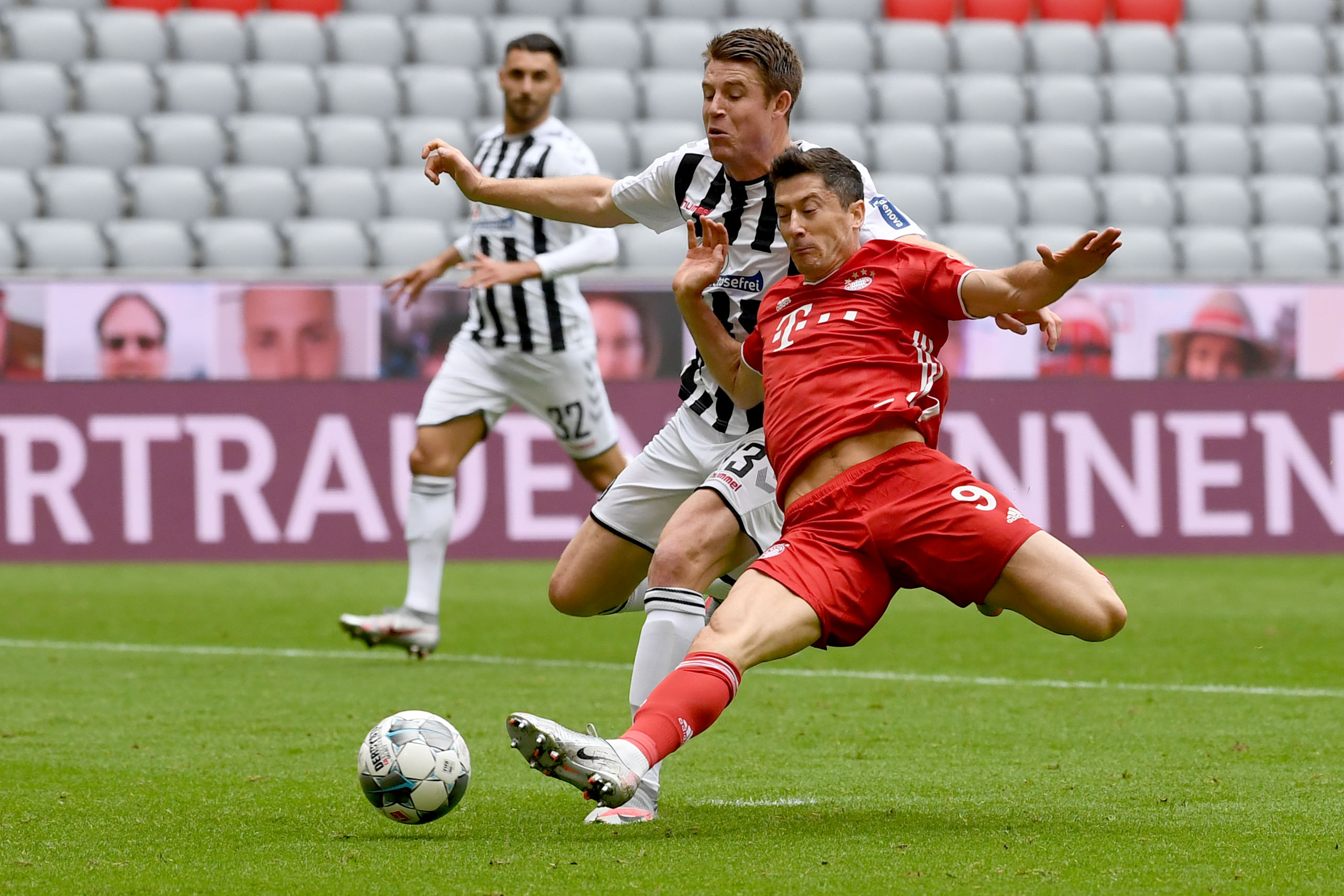 激动人心的瞬间！国外足球比赛亮点汇总的简单介绍