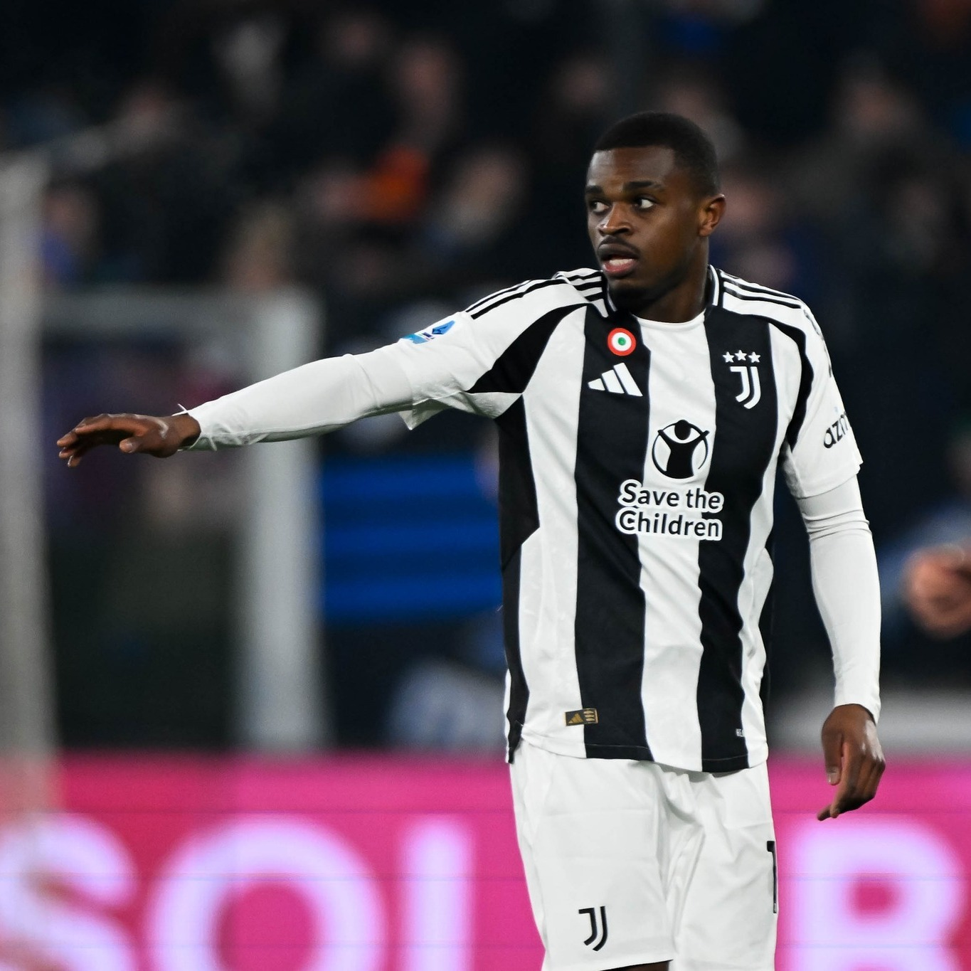 开云体育亚洲官网-尤文图斯门将神勇表现，力保球门不失