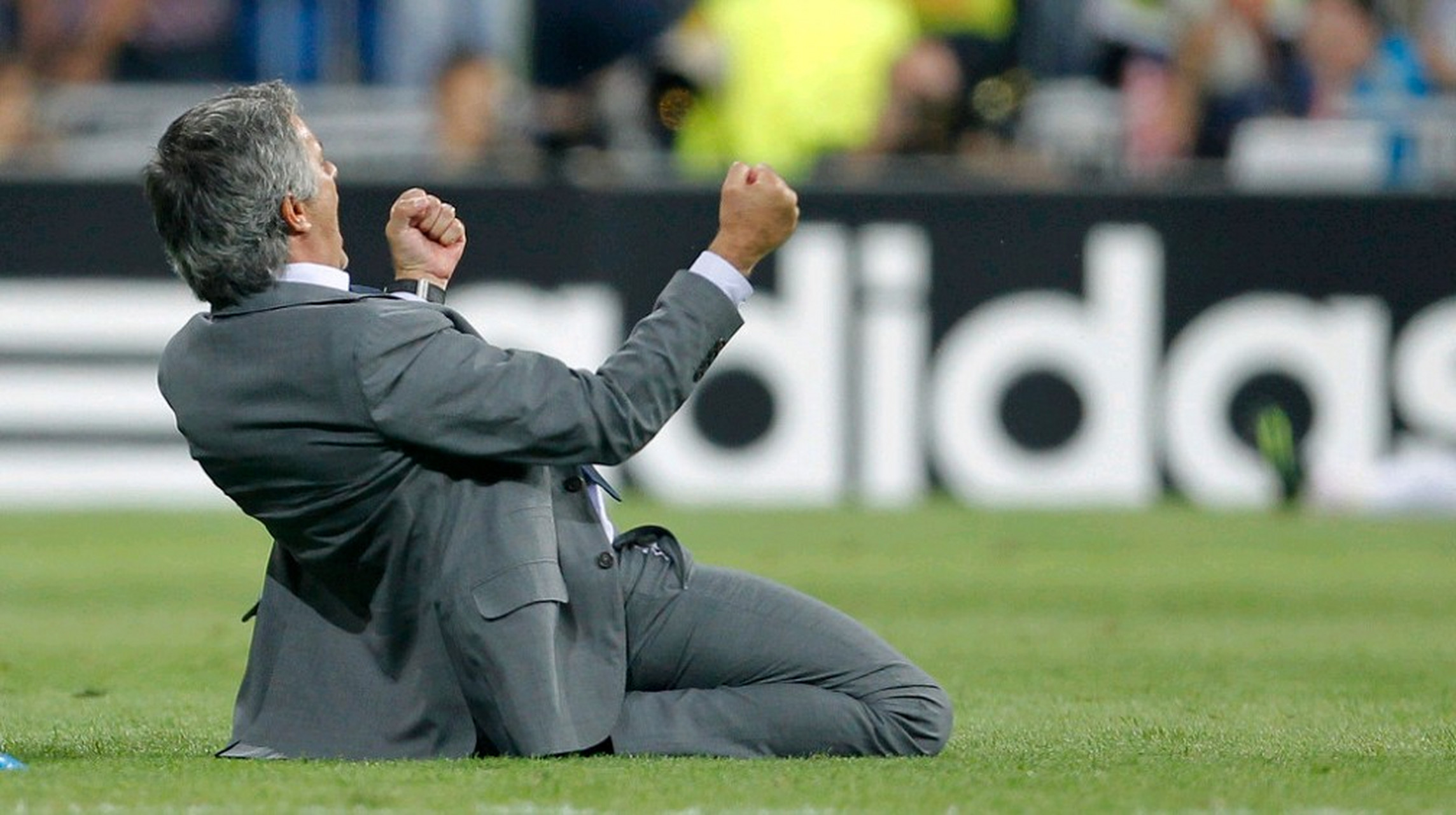 开云体育链接-包含罗马球员努力训练备战，迎接挑战的词条