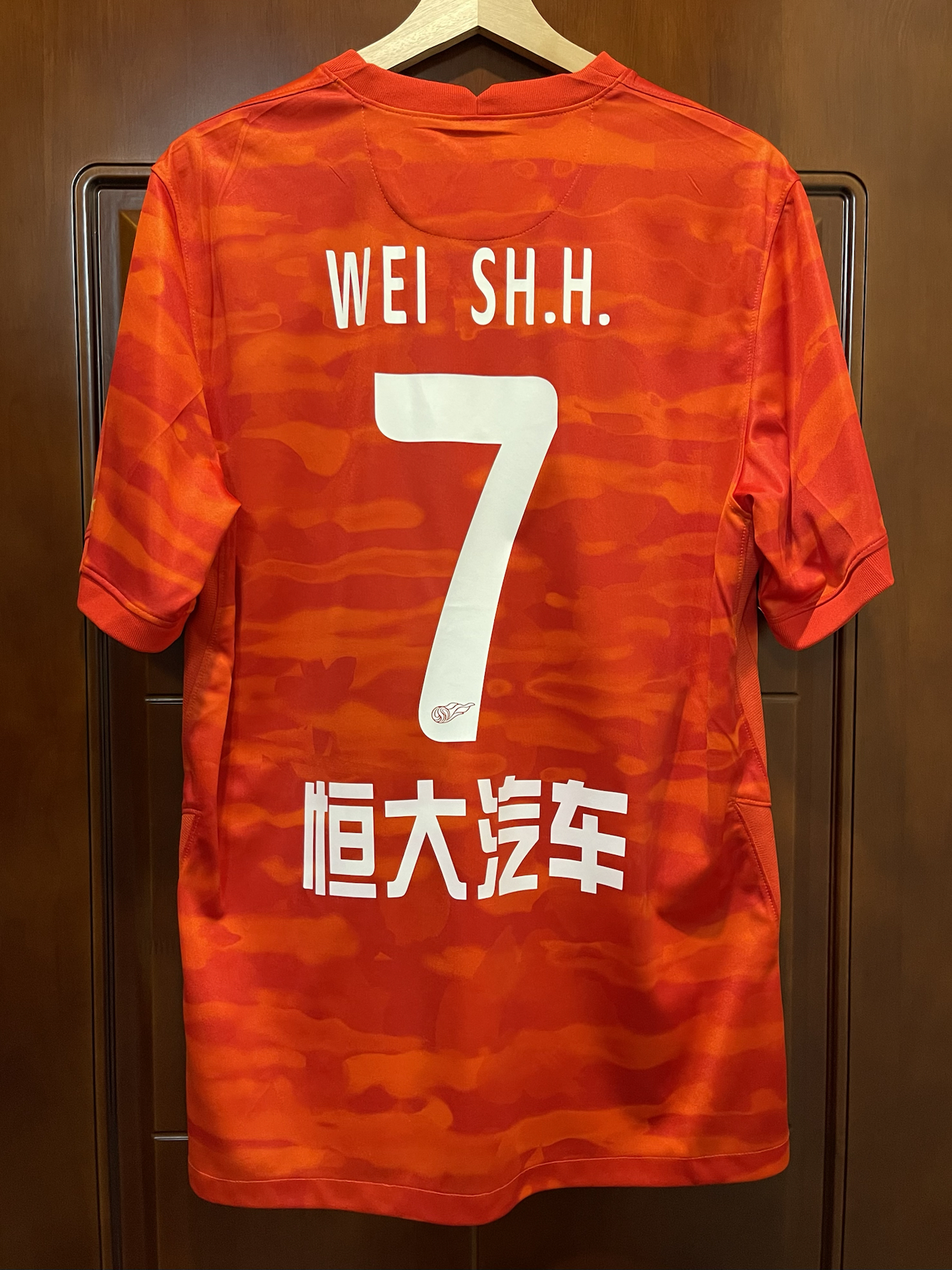 包含广州恒大客场逆转大连人，保持不败纪录的词条