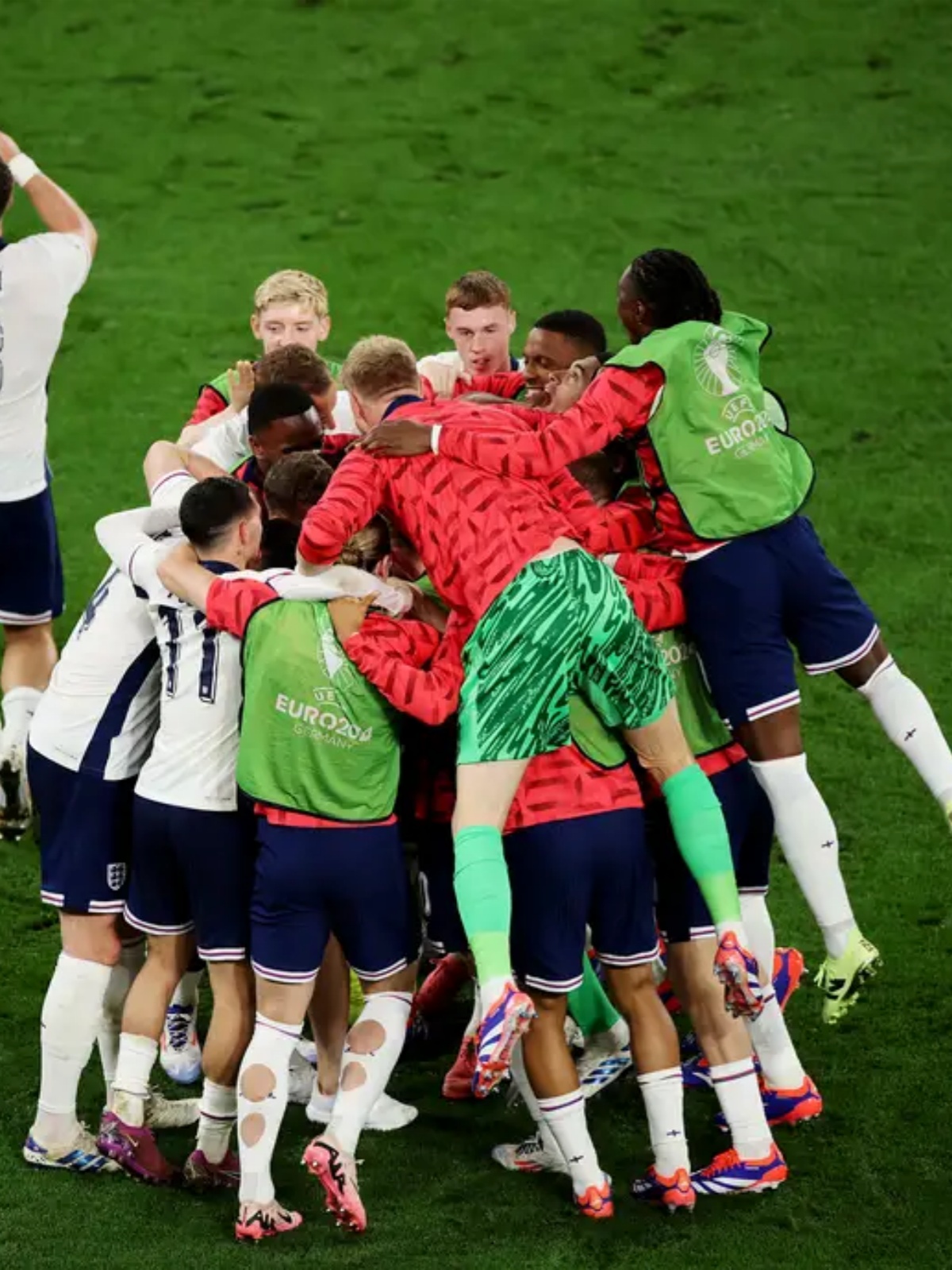 关于荷兰队险胜瑞士，晋级欧洲杯四强的信息