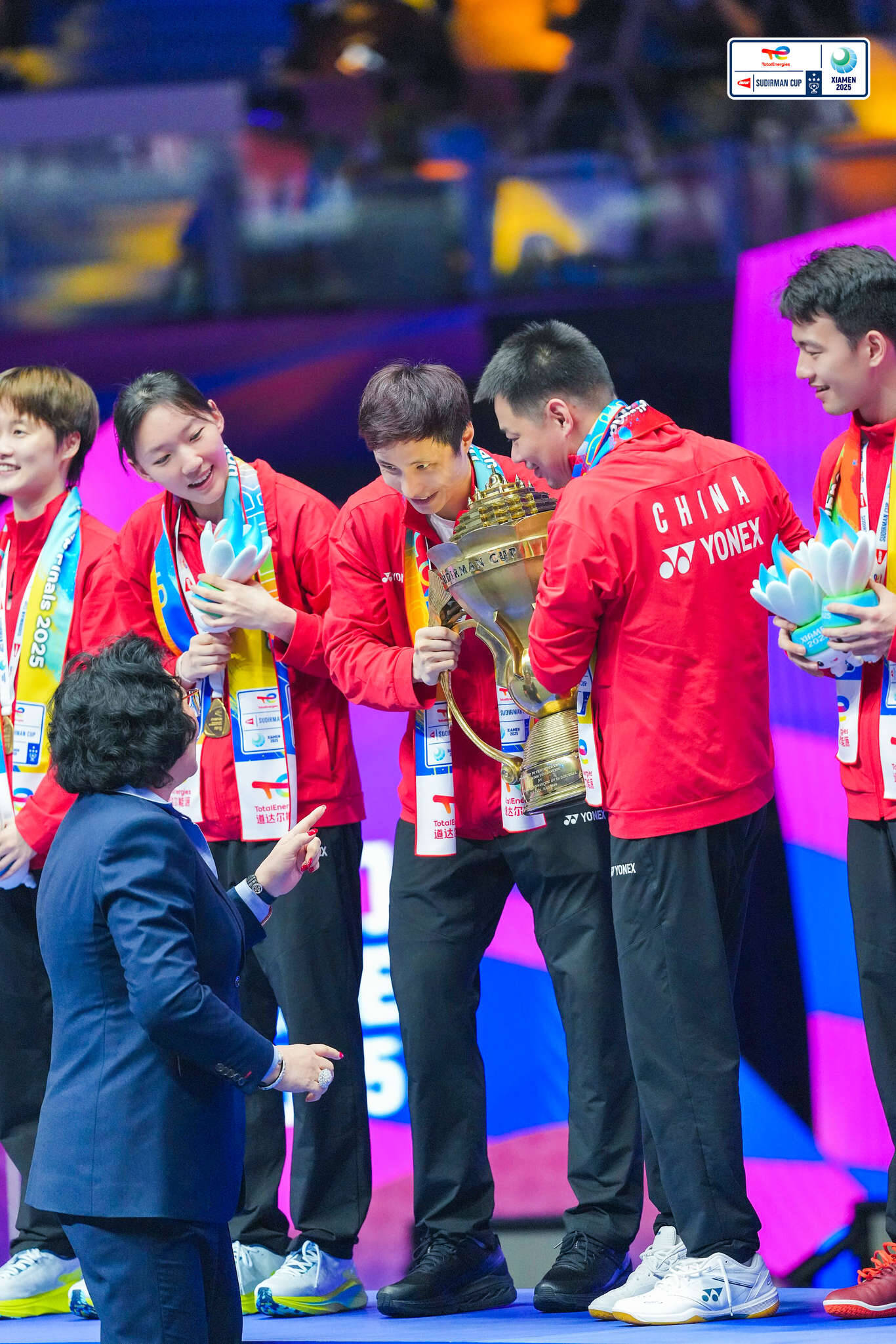 比赛中主队球员发挥出色，助球队夺得胜利