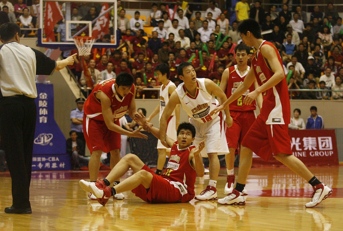 南美洲篮球联赛半决赛展开争夺，火药味十足的简单介绍